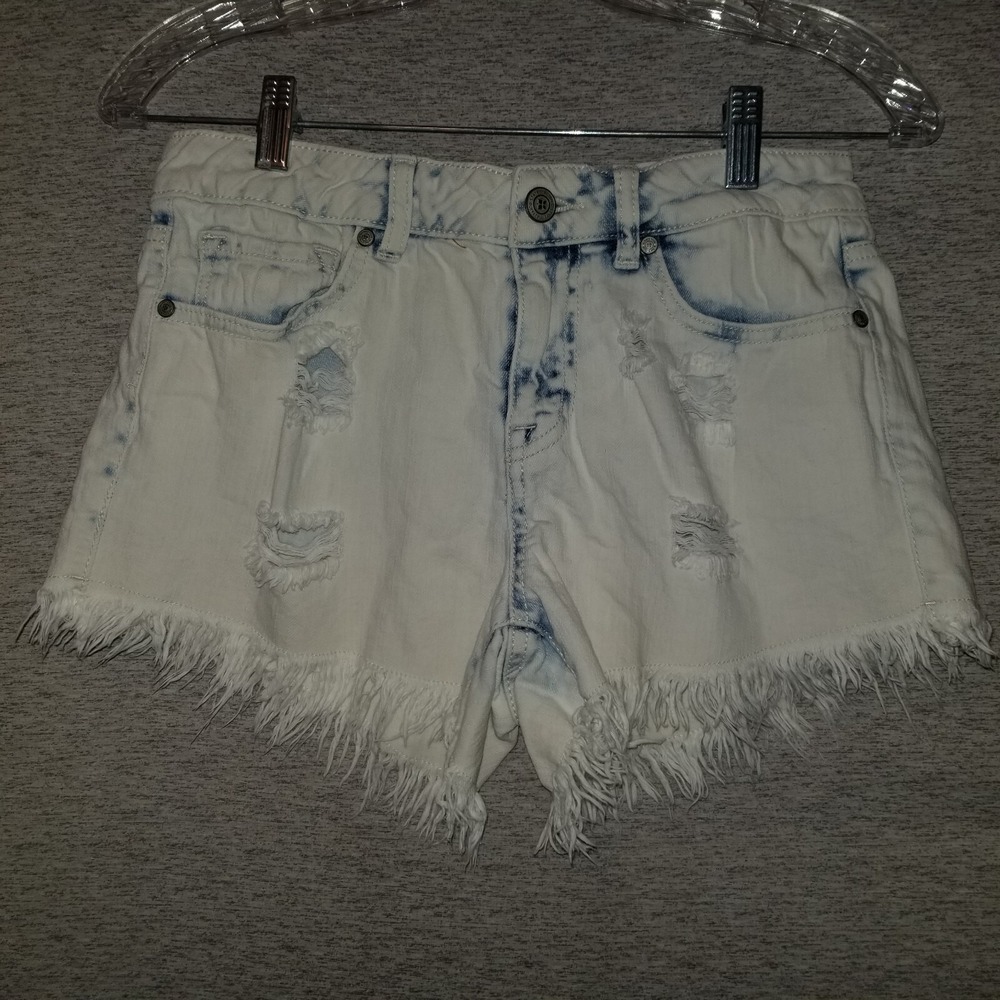 Altar'd‎ State Jean Shorts Size 25 Frayed Hem Distressed Cutoff Cloud Light Wash